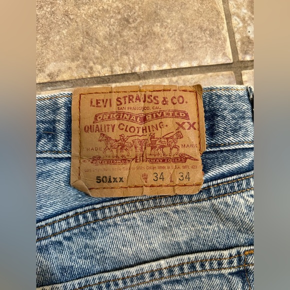 LEVI’S 501 Distressed Denim Shorts - Picture 4 of 5